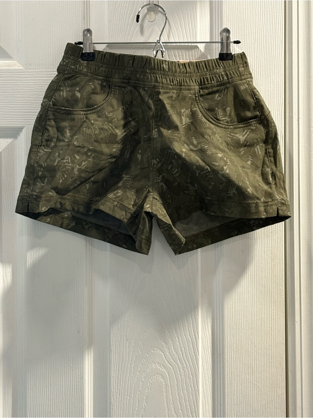 Women's Olive Green Casual Stretch Shorts SIZE 2  BNWT. CT-2/0133